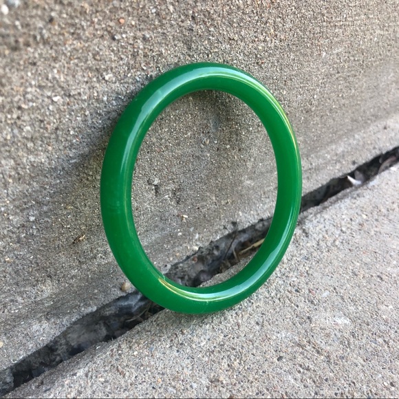Green Jade Bangle Bracelet - Picture 5 of 8
